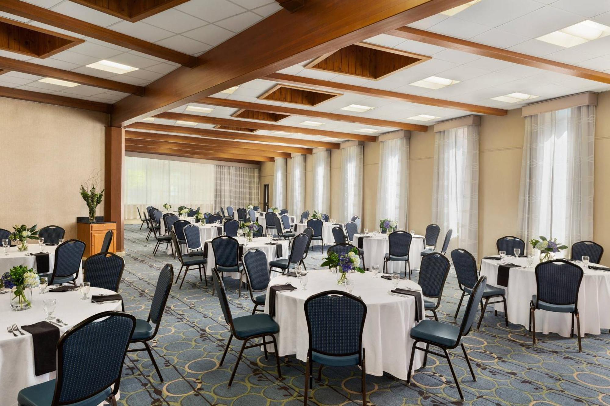 Delta Hotels By Marriott Helena Colonial Bagian luar foto