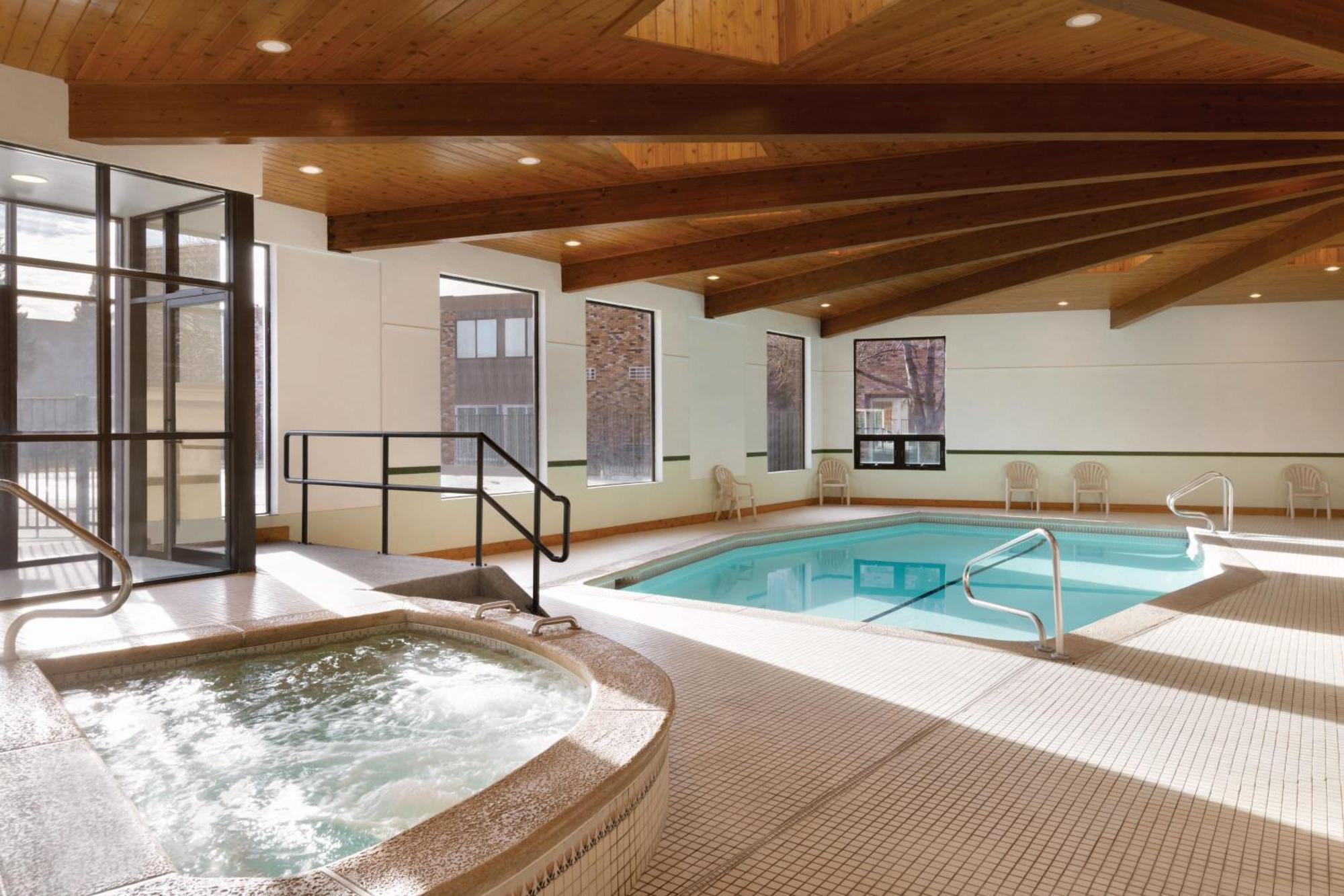 Delta Hotels By Marriott Helena Colonial Bagian luar foto