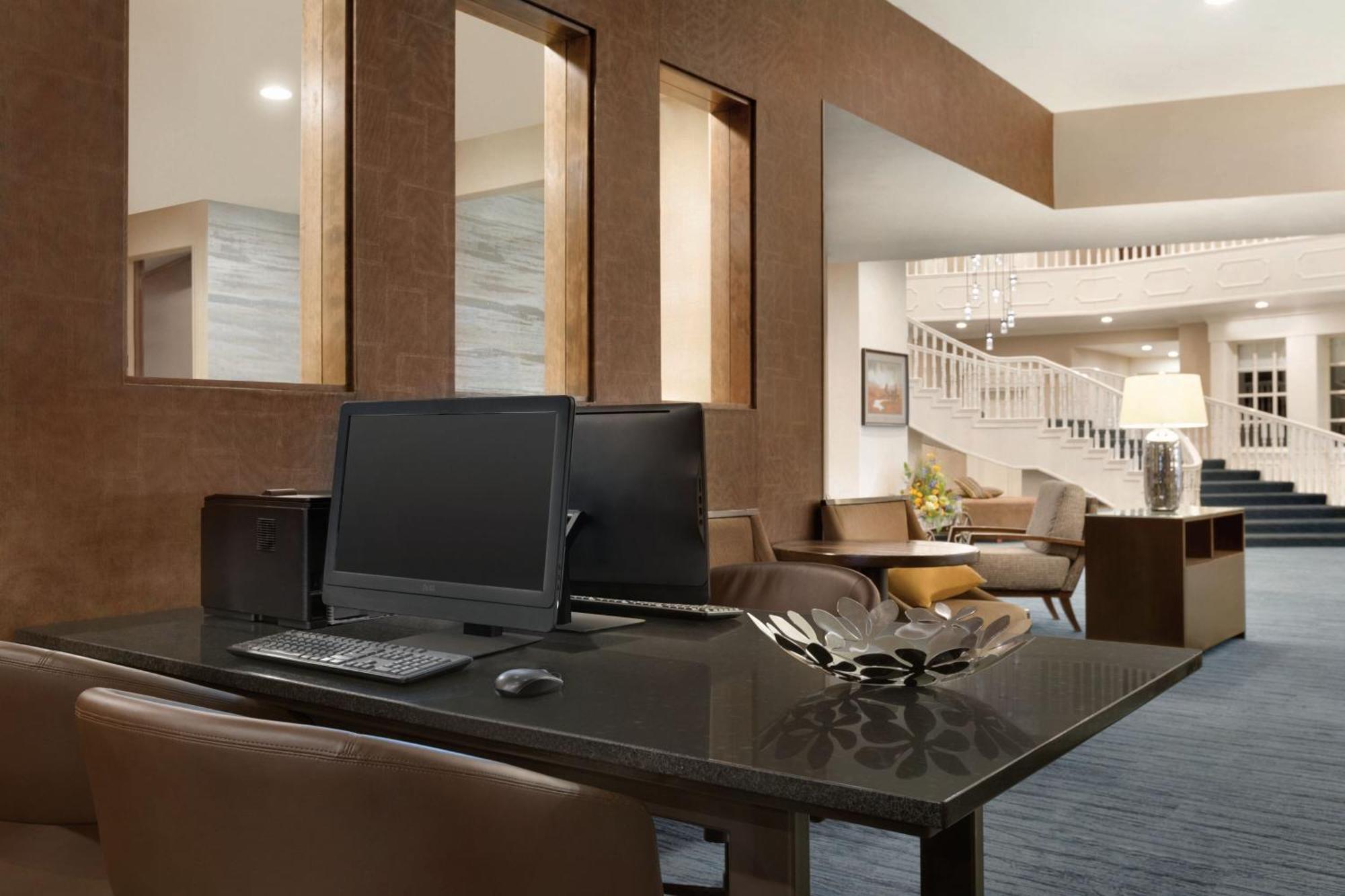 Delta Hotels By Marriott Helena Colonial Bagian luar foto