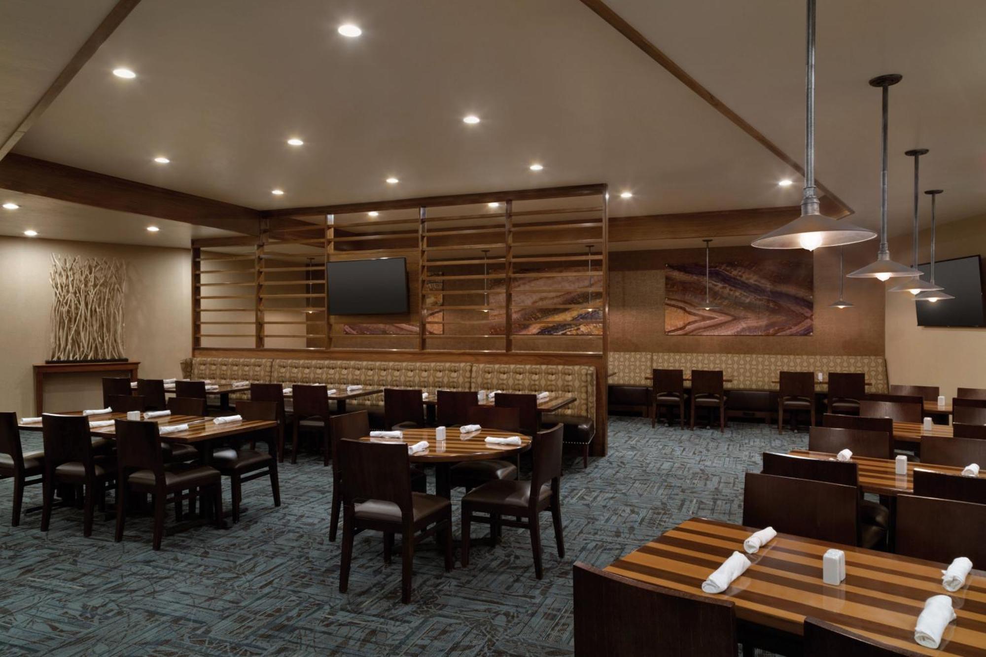 Delta Hotels By Marriott Helena Colonial Bagian luar foto