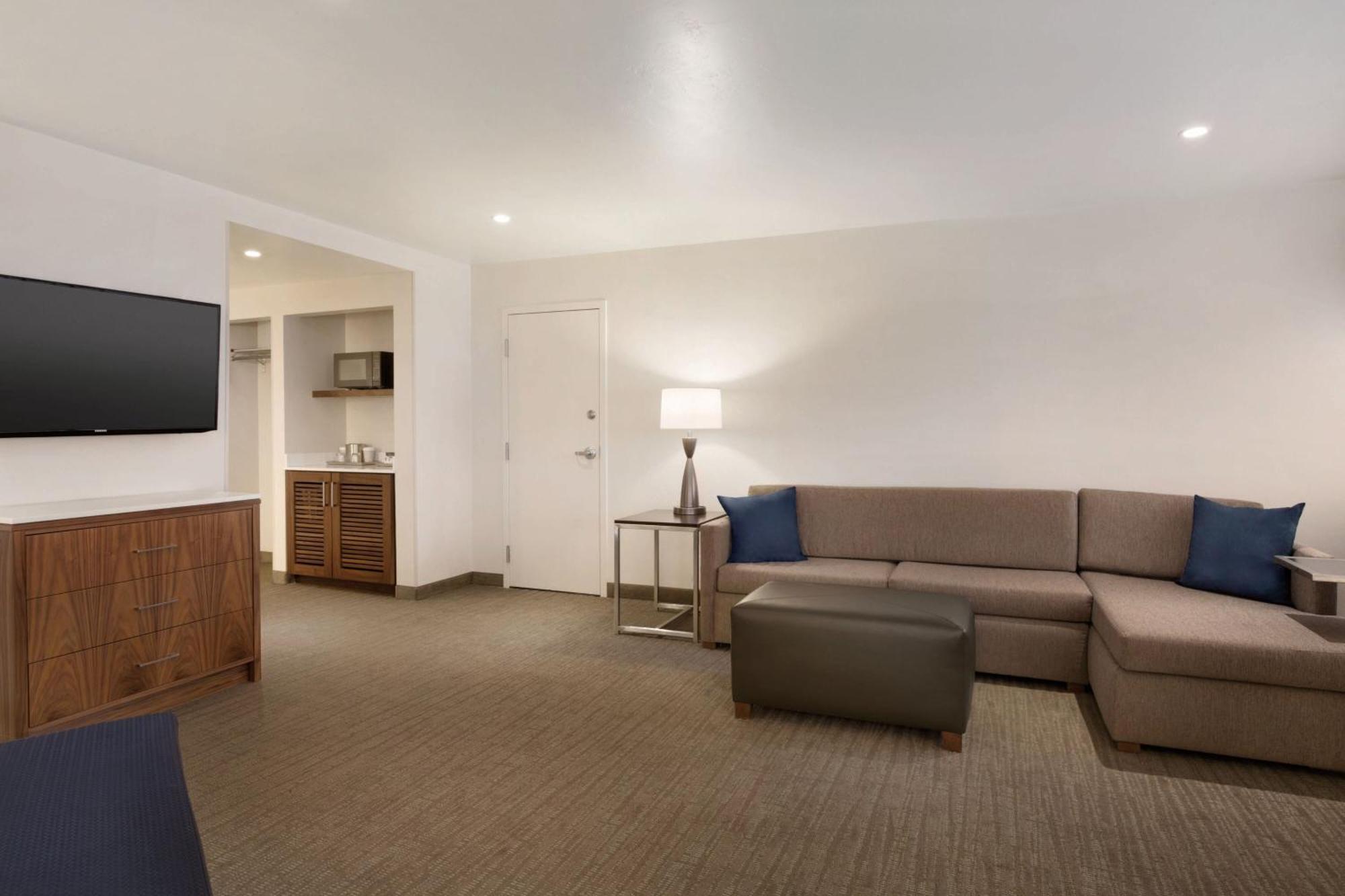 Delta Hotels By Marriott Helena Colonial Bagian luar foto